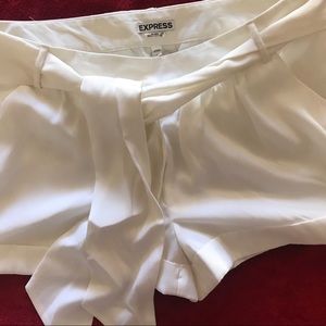 White summer Express dress shorts size 8